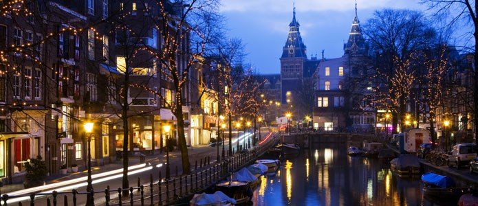Julepyntet kanal i Amsterdam