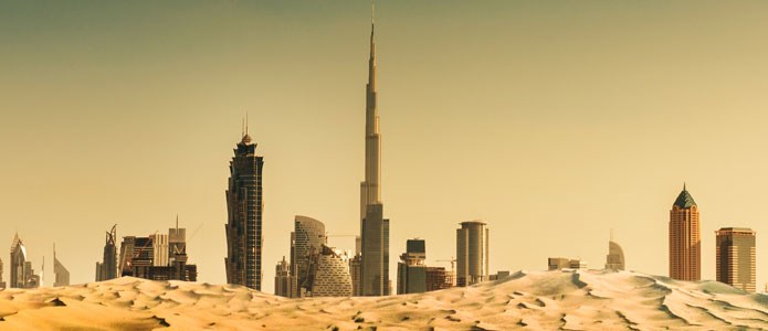 Hvid strand og skyline i Dubai