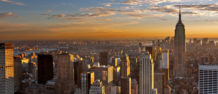 Solnedgang over New Yorks skyline med Empire State Building