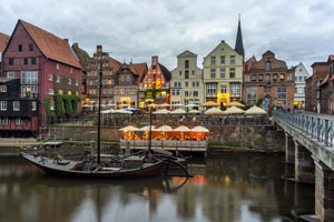 Aftenstemning i den historiske gamle bydel af Lüneburg
