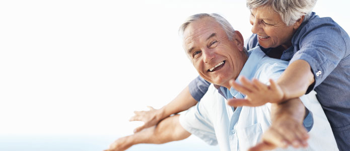 Ældre ægtepar nyder livet