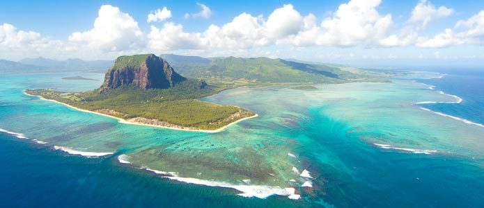 Luftfoto af Mauritius og turkisblåt hav