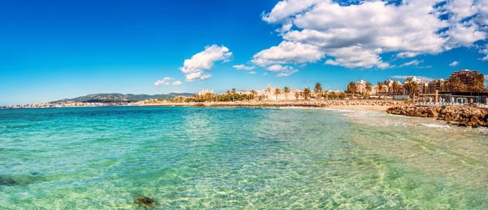 skøn strand på Mallorca – tæt på kultur og shopping