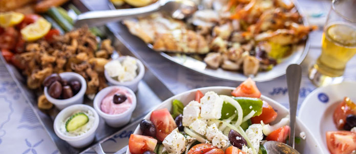Meze og græsk salat på Rhodos