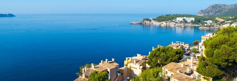 Santa Ponsa er en populær ferieby, som ligger på den sydvestlige del af Mallorca. Kendt for sin dejlige sandstrand, gode golfbaner og familiære atmosfære, har Santa Ponsa noget at tilbyde for enhver feriegæst.