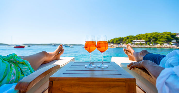 Luksusferie med drinks på privat strand