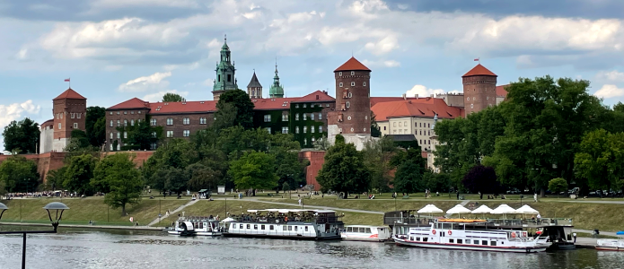 Wawel slottet set fra den anden side af Vistula floden