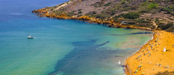Ramla Bay, Gozo – Kendt for sit røde sand